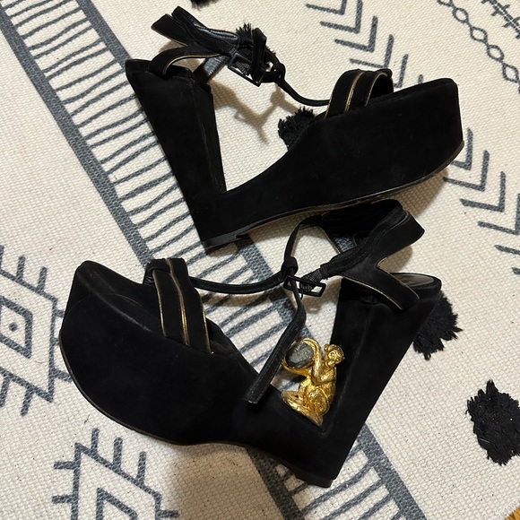 🐒 SW1 Stewart Weitzman Black Barefoot Archless Wedge Suede Sandal Monkey Heel - Picture 2 of 11